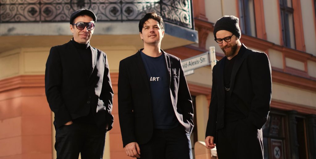Pianist Pablo Woiz mit Martin Iannaccone und Sven Holscher von Milonga Roots.